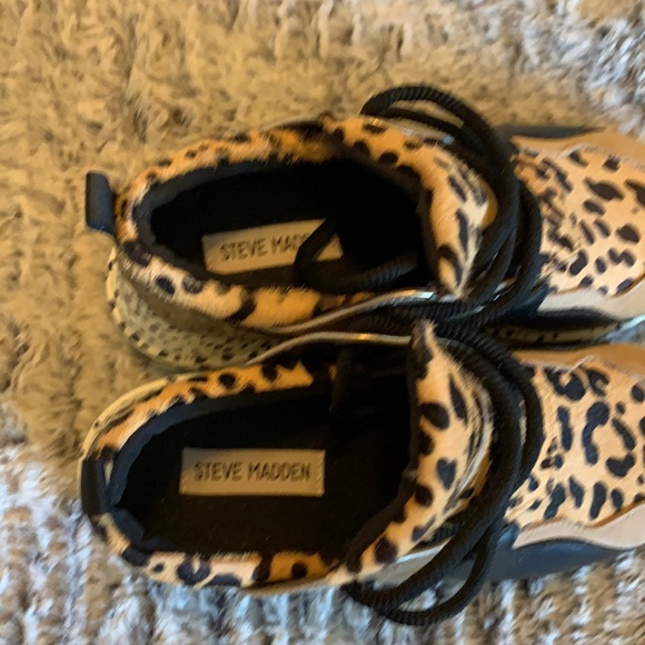 Steve Madden leopard print active shoe - Picture 2 of 6